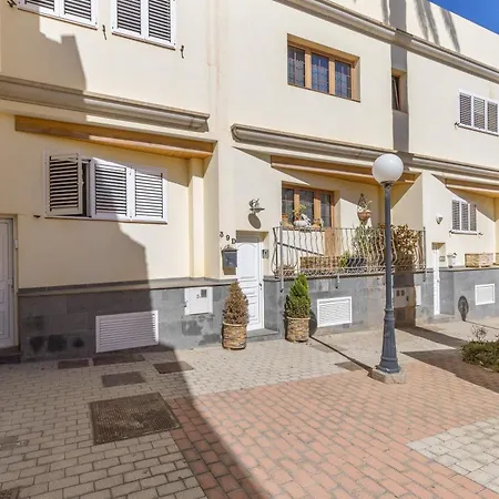 Casa Con Terraza Cerca Del Mar Holiday home Telde