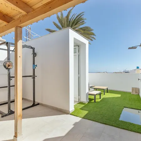 Casa Con Terraza Cerca Del Mar 펜션 *